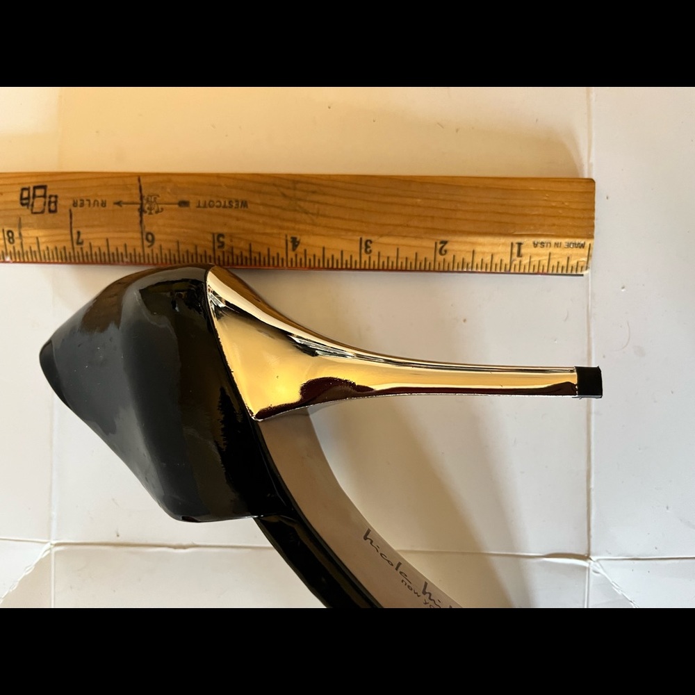 Nicole Miller d’orsay peep toe heel